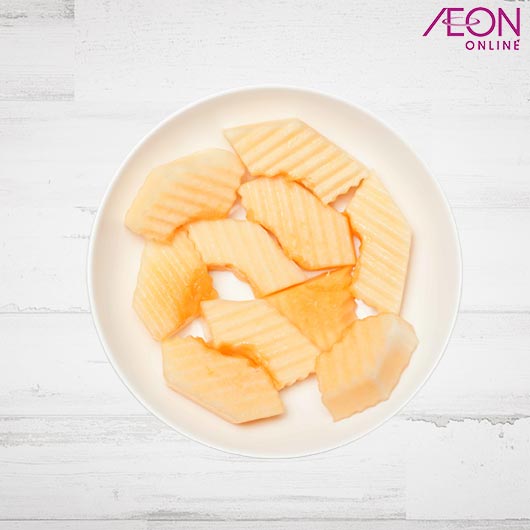 CUT ORANGE CANTALOP (FRUIT)